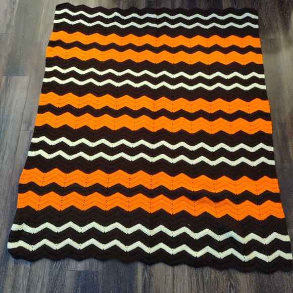 Vintage Afghan Chevron  Zig Zag Retro Pattern Hand Crocheted Throw Blanket - Picture 8 of 15